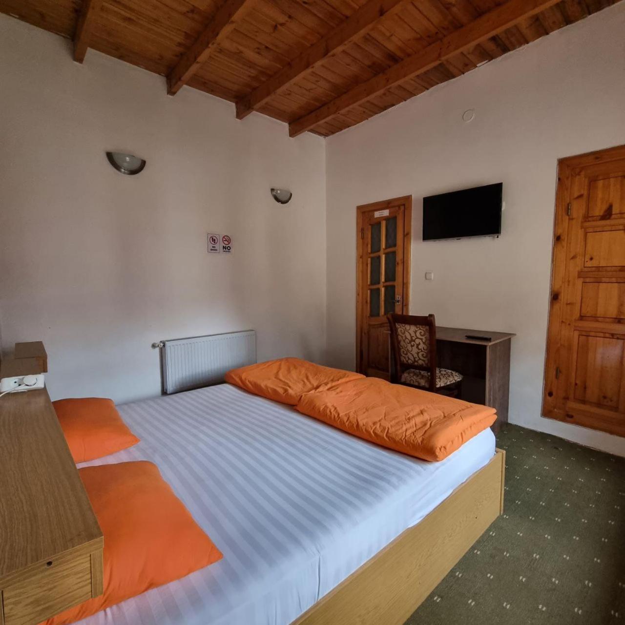 Sim Sim Hostel & Guest House Near The Church Samarkand Ngoại thất bức ảnh