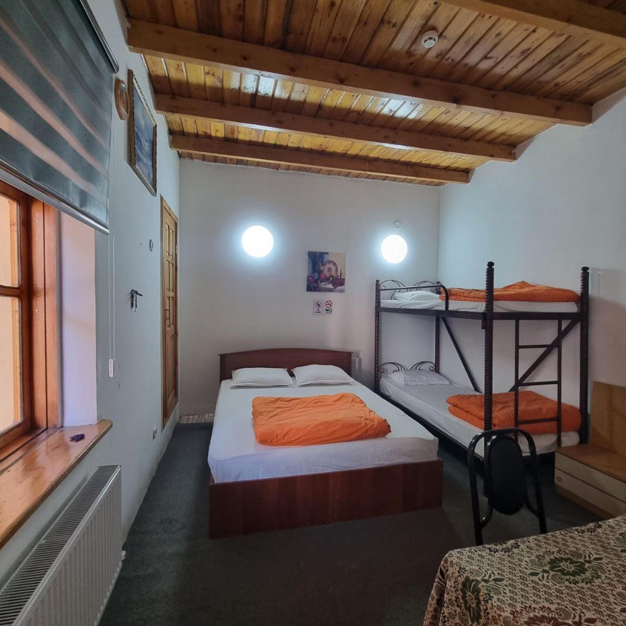 Sim Sim Hostel & Guest House Near The Church Samarkand Ngoại thất bức ảnh