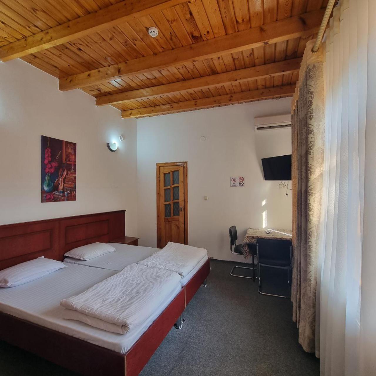 Sim Sim Hostel & Guest House Near The Church Samarkand Ngoại thất bức ảnh
