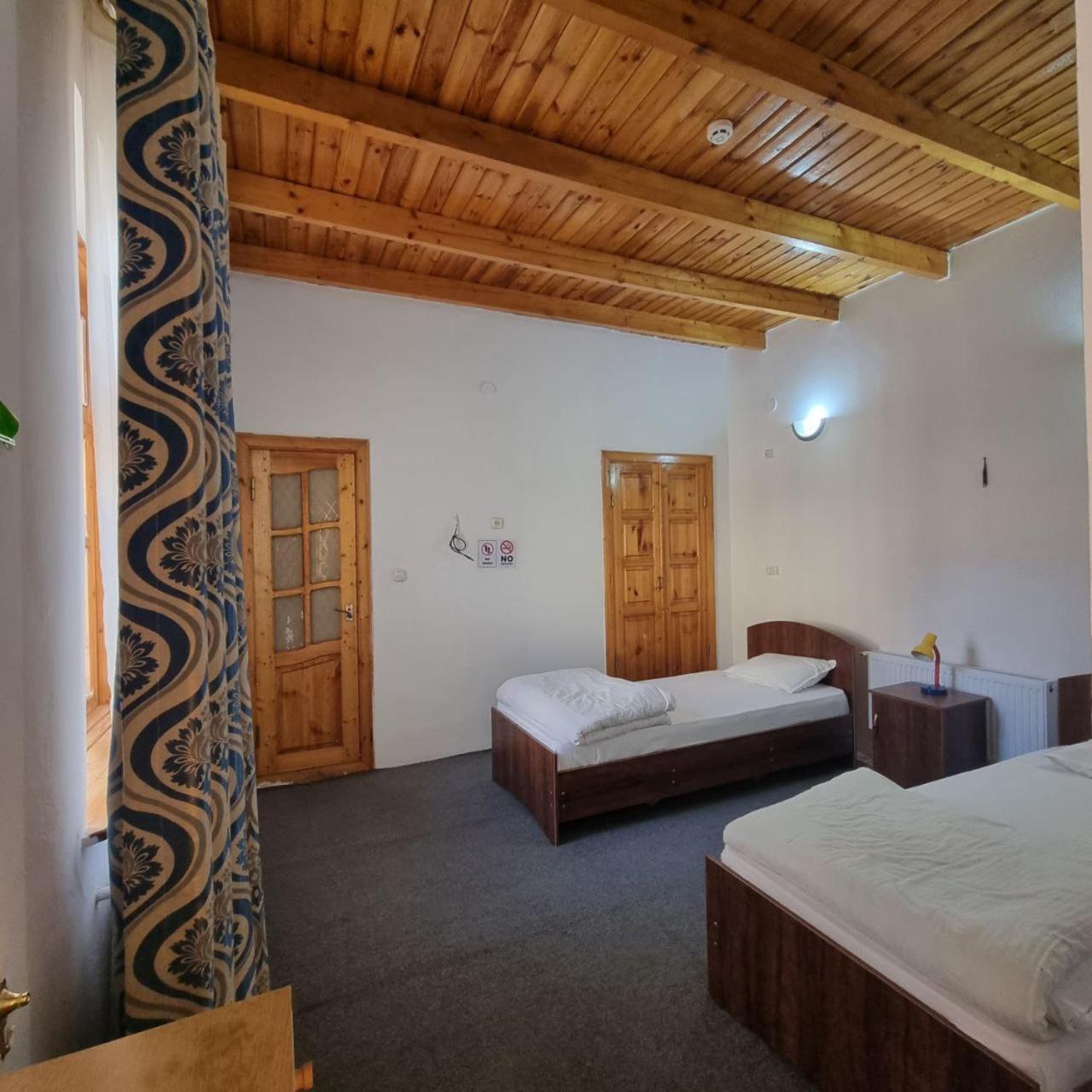 Sim Sim Hostel & Guest House Near The Church Samarkand Ngoại thất bức ảnh