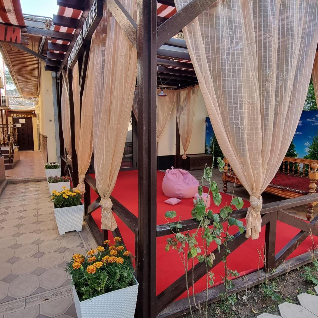 Sim Sim Hostel & Guest House Near The Church Samarkand Ngoại thất bức ảnh