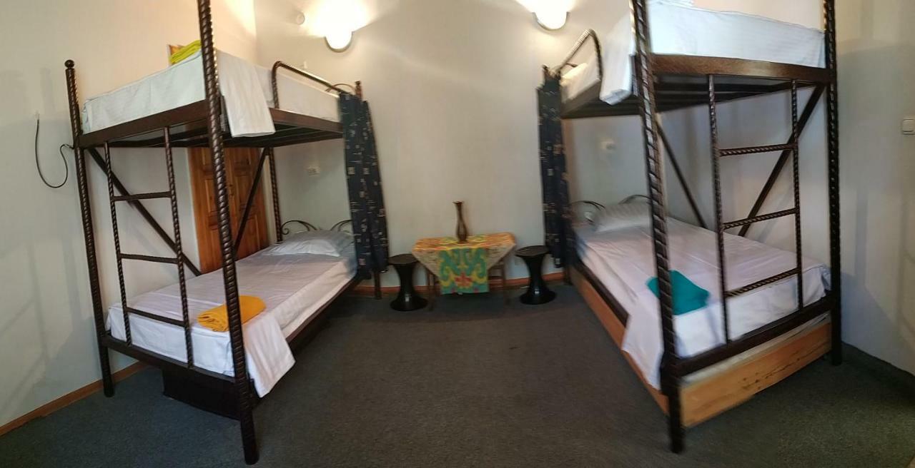 Sim Sim Hostel & Guest House Near The Church Samarkand Ngoại thất bức ảnh